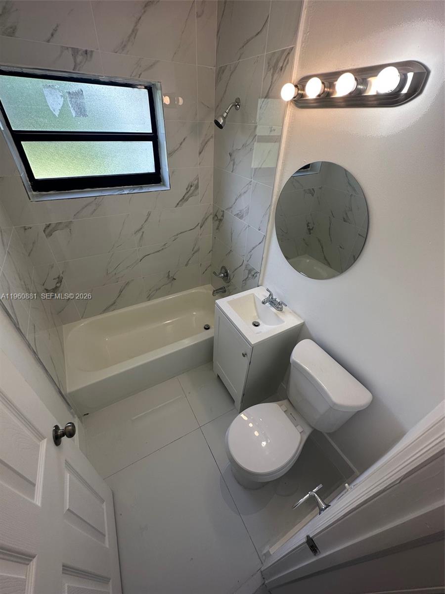 215 SW 21st Way Fort Lauderdale, FL 33312