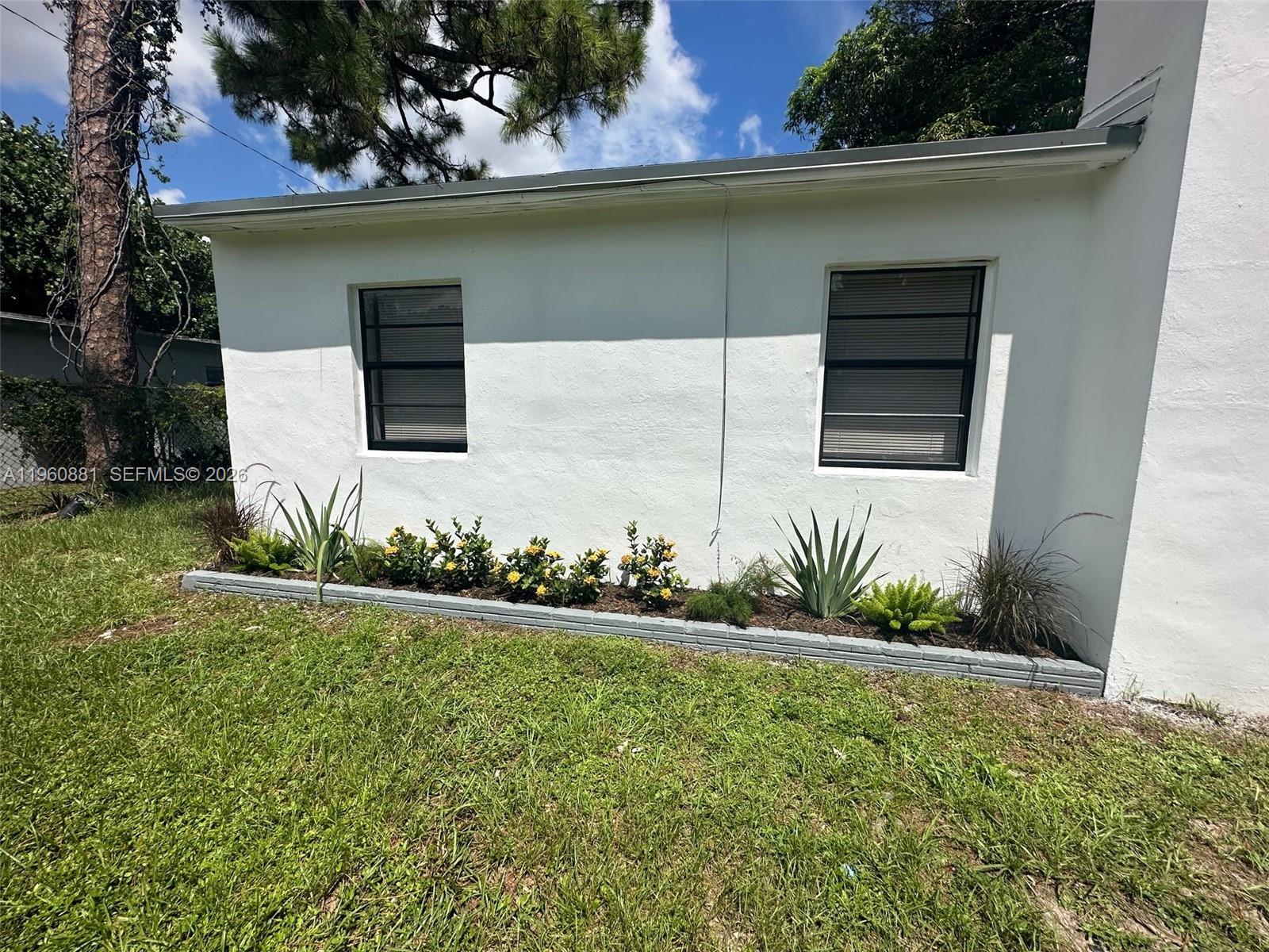 215 SW 21st Way Fort Lauderdale, FL 33312