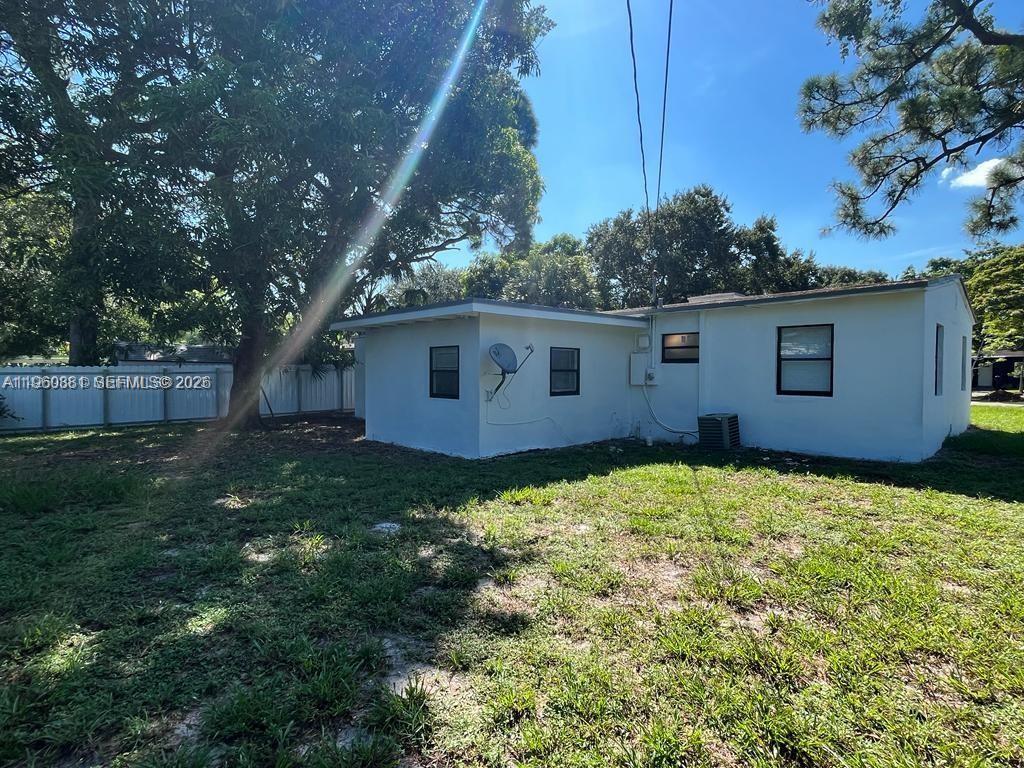 215 SW 21st Way Fort Lauderdale, FL 33312