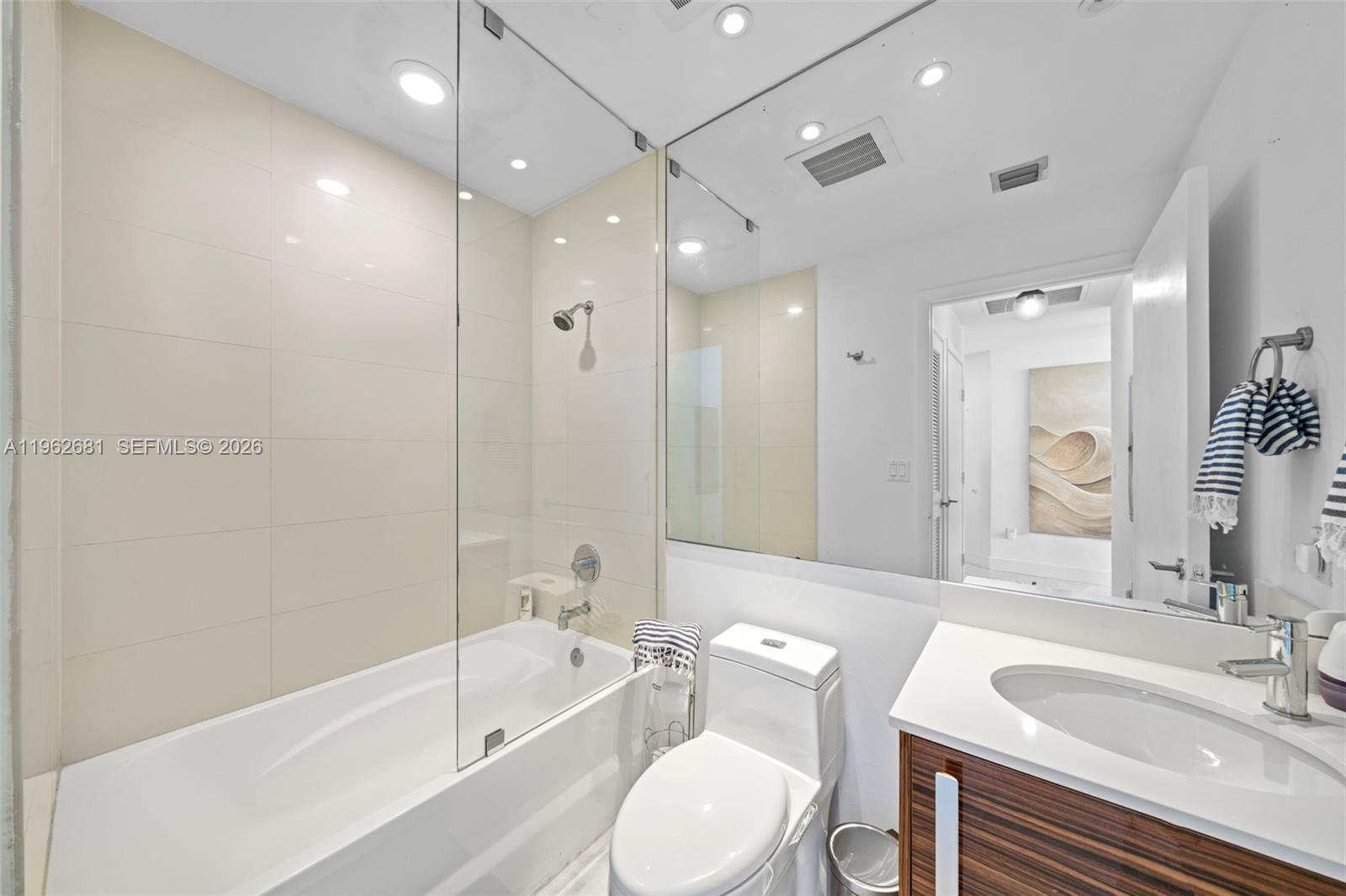 image Paramount Bay15