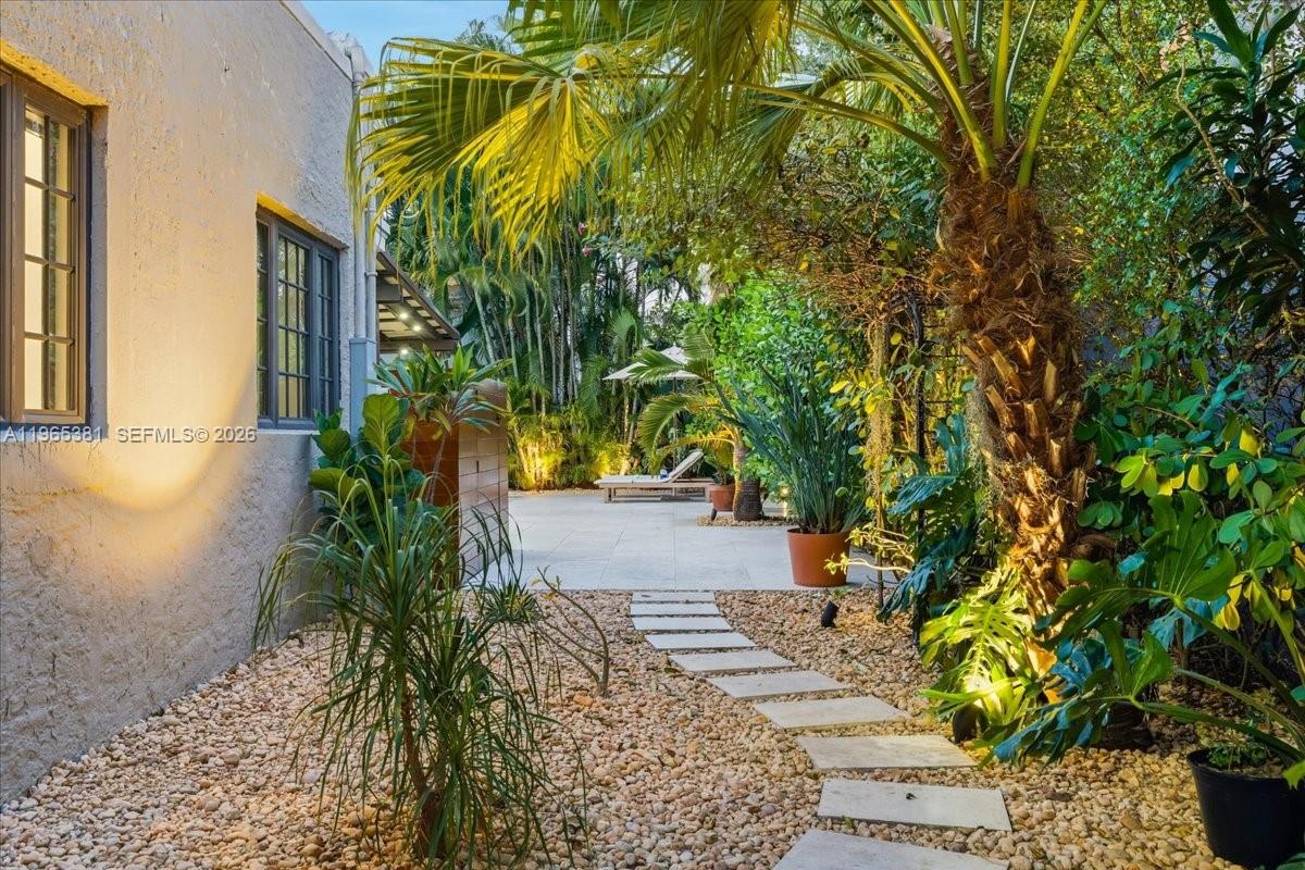 1737 SW 10th St Miami, FL 33135