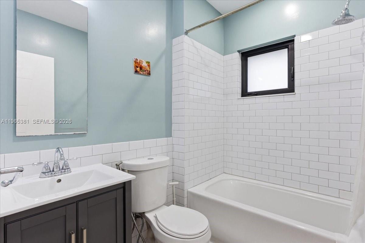 1737 SW 10th St Miami, FL 33135