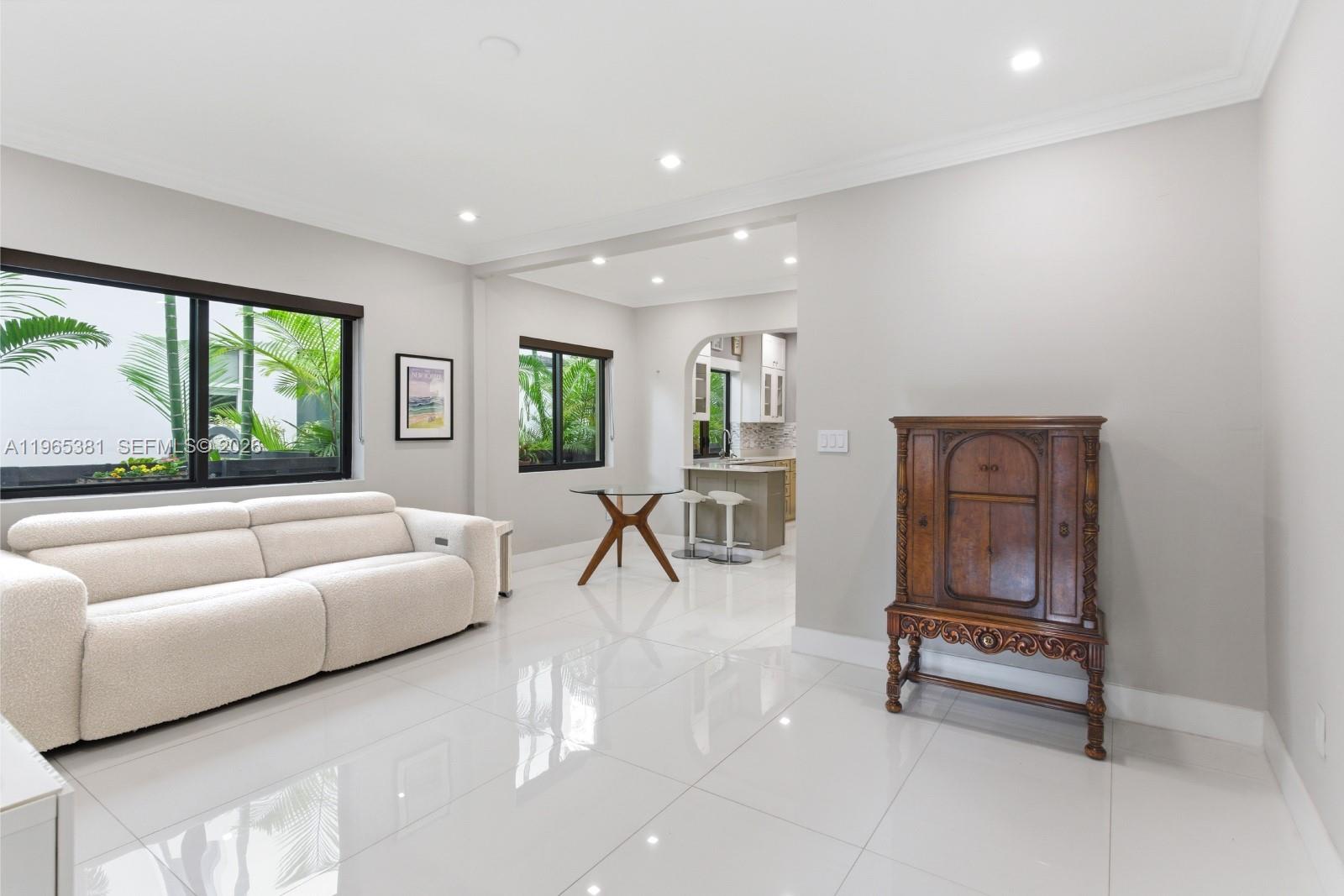 1737 SW 10th St Miami, FL 33135