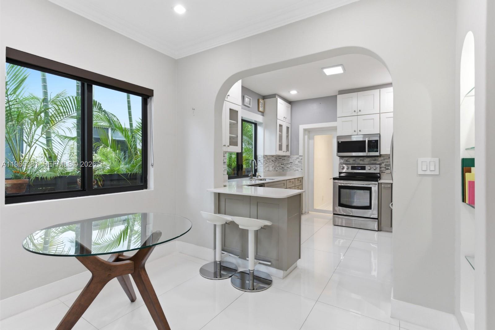 1737 SW 10th St Miami, FL 33135