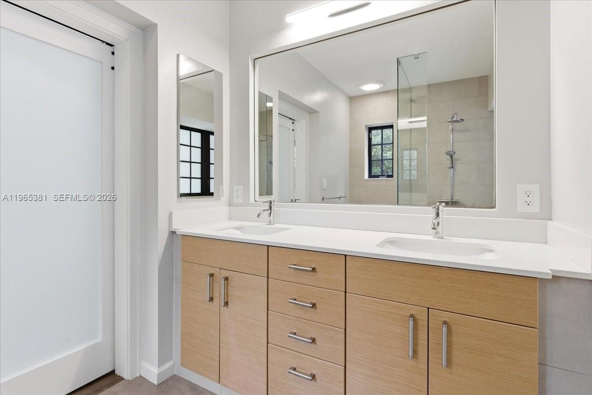 1737 SW 10th St Miami, FL 33135