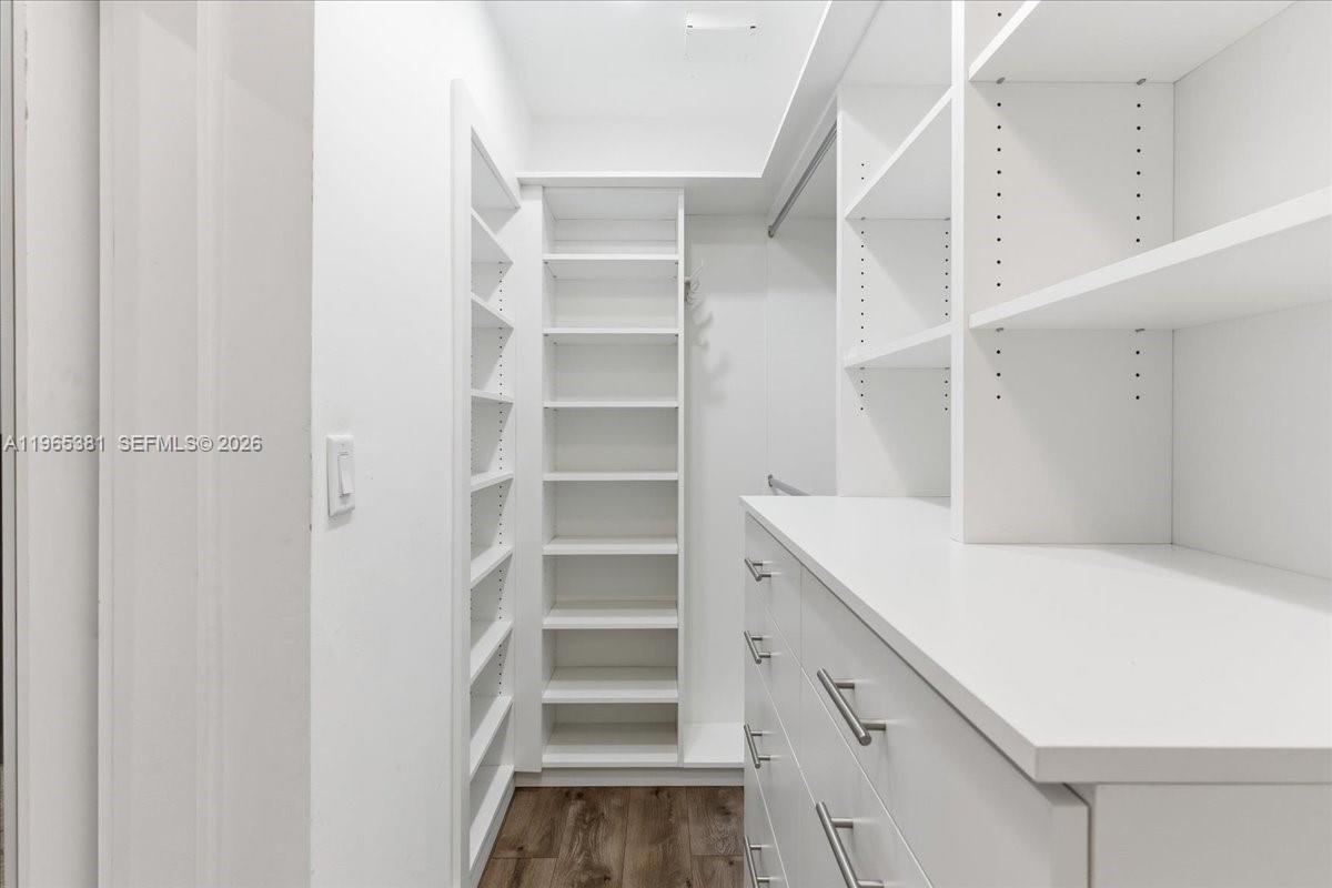 1737 SW 10th St Miami, FL 33135