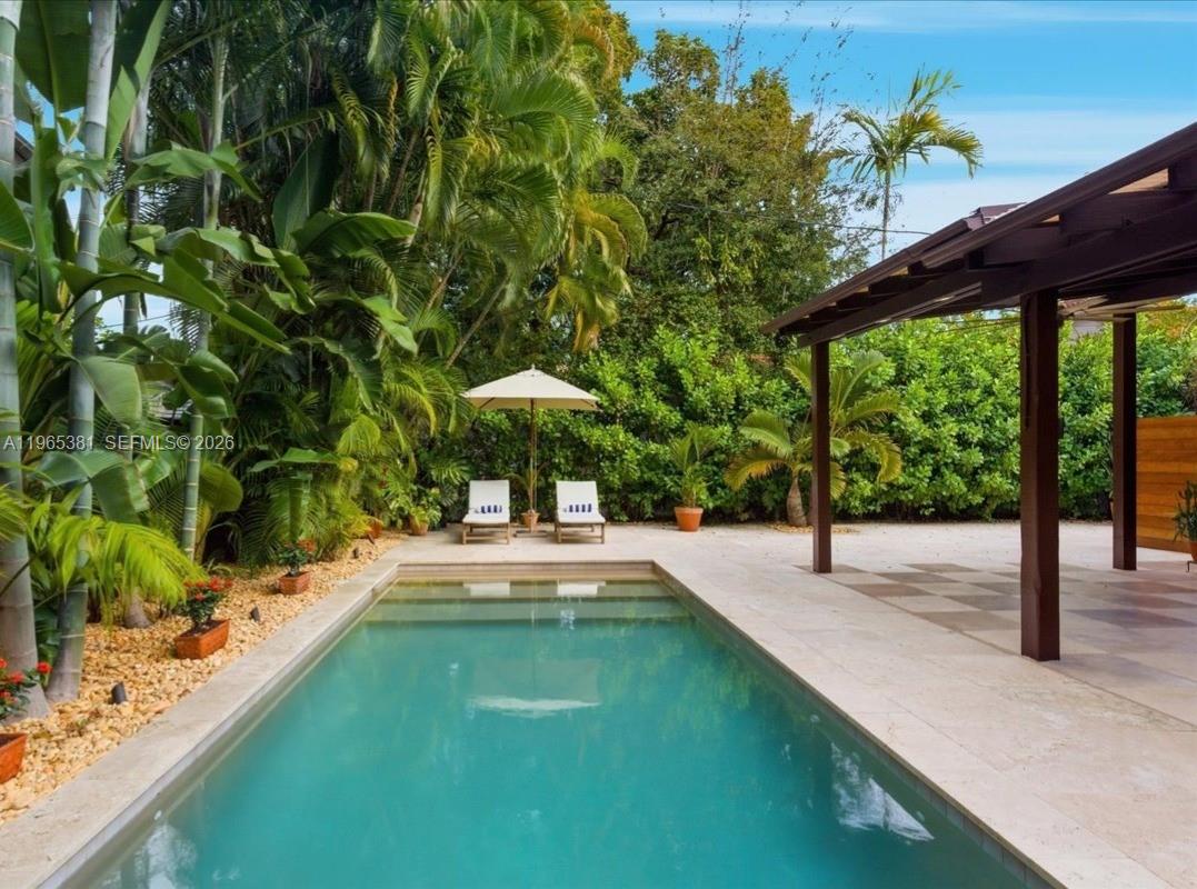 1737 SW 10th St Miami, FL 33135