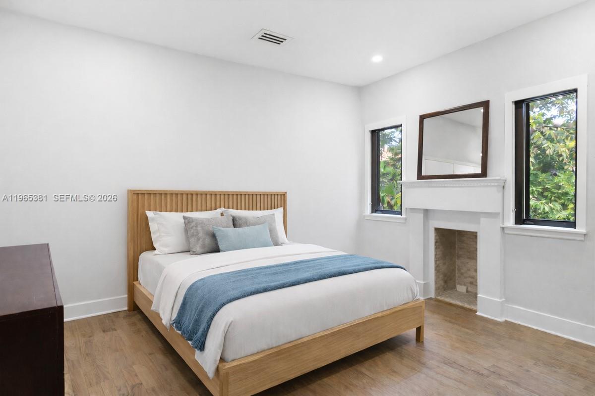 1737 SW 10th St Miami, FL 33135