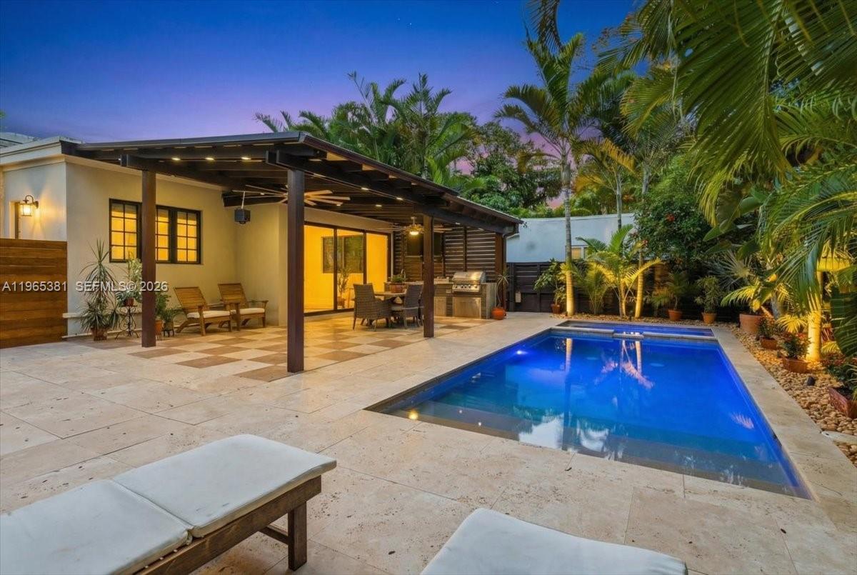 1737 SW 10th St Miami, FL 33135