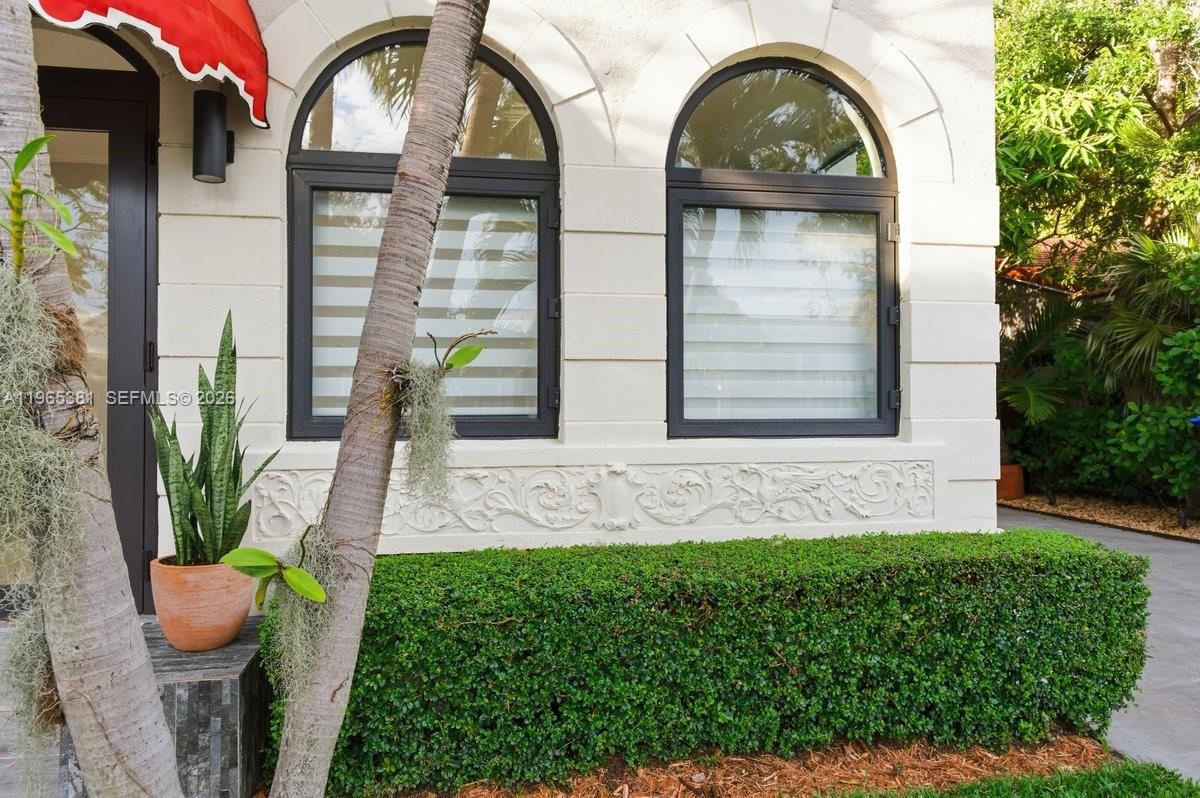 1737 SW 10th St Miami, FL 33135