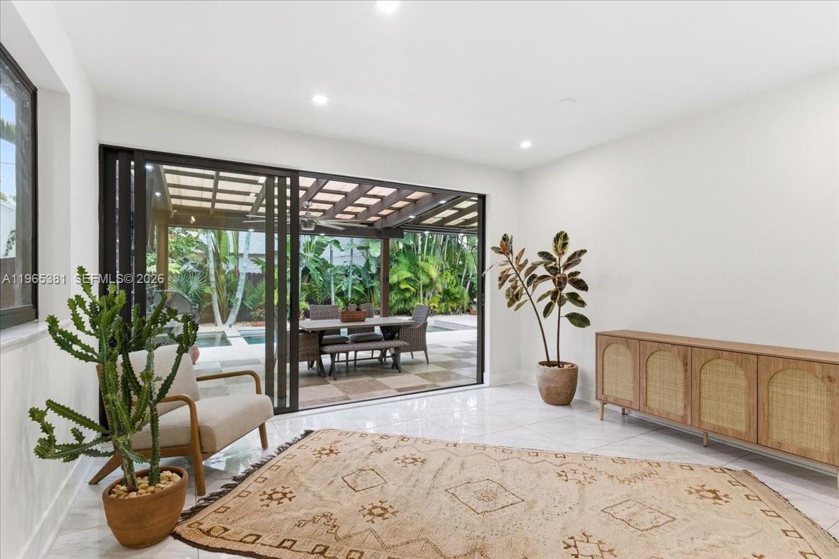 1737 SW 10th St Miami, FL 33135