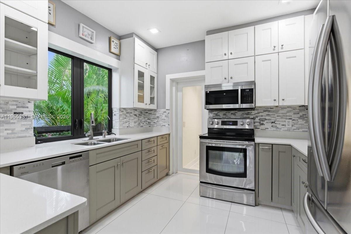 1737 SW 10th St Miami, FL 33135