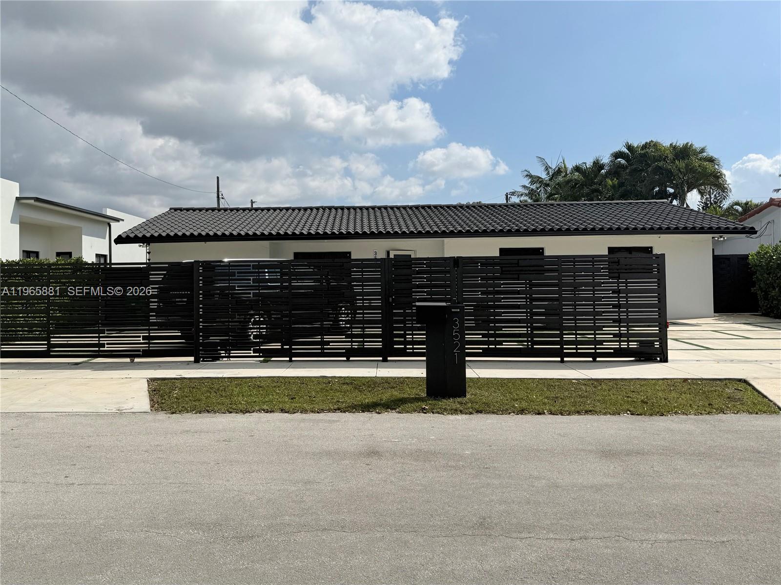3521 SW 99th Ct Miami, FL 33165
