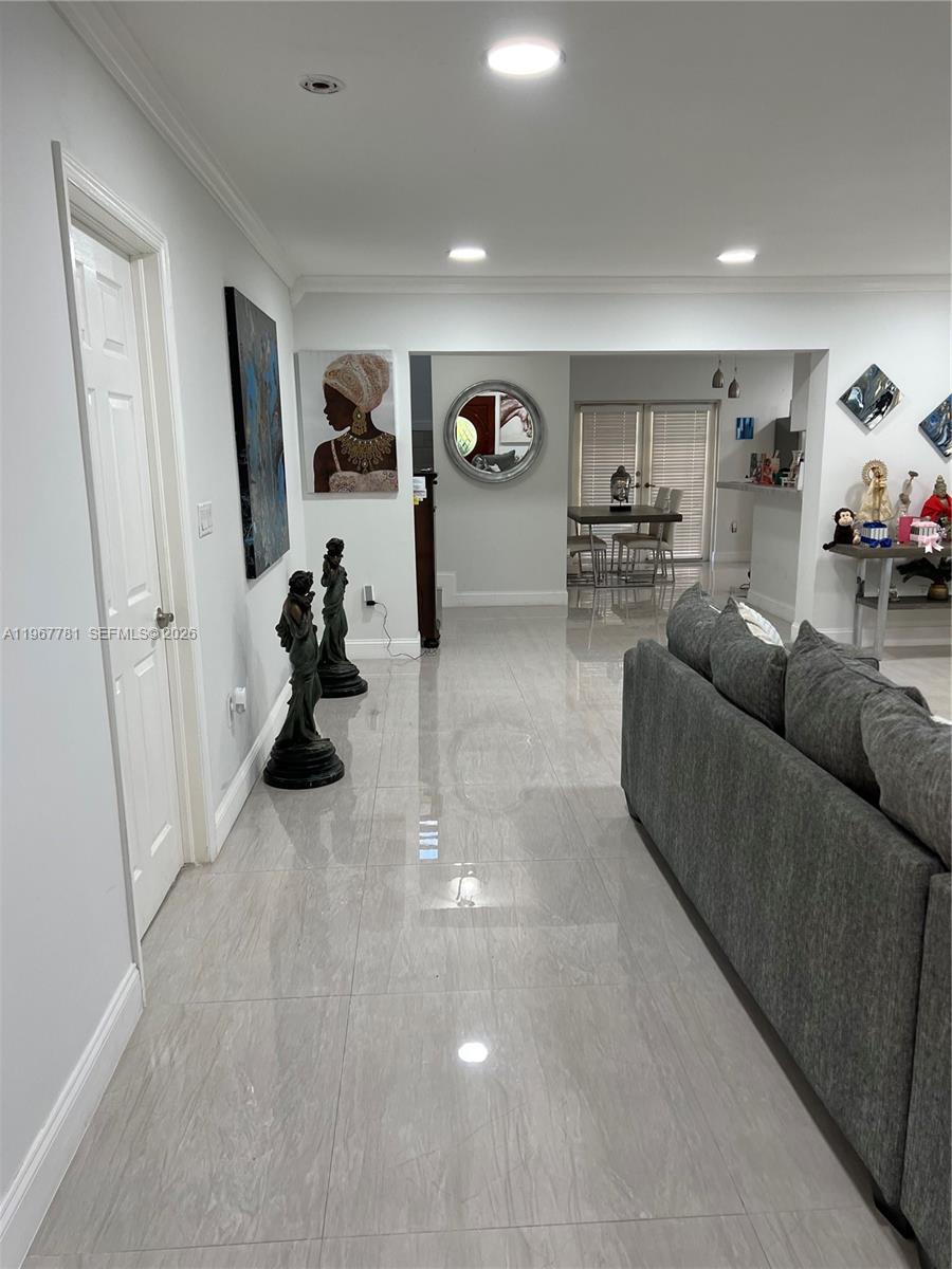 6284 SW 26th St Miami, FL 33155