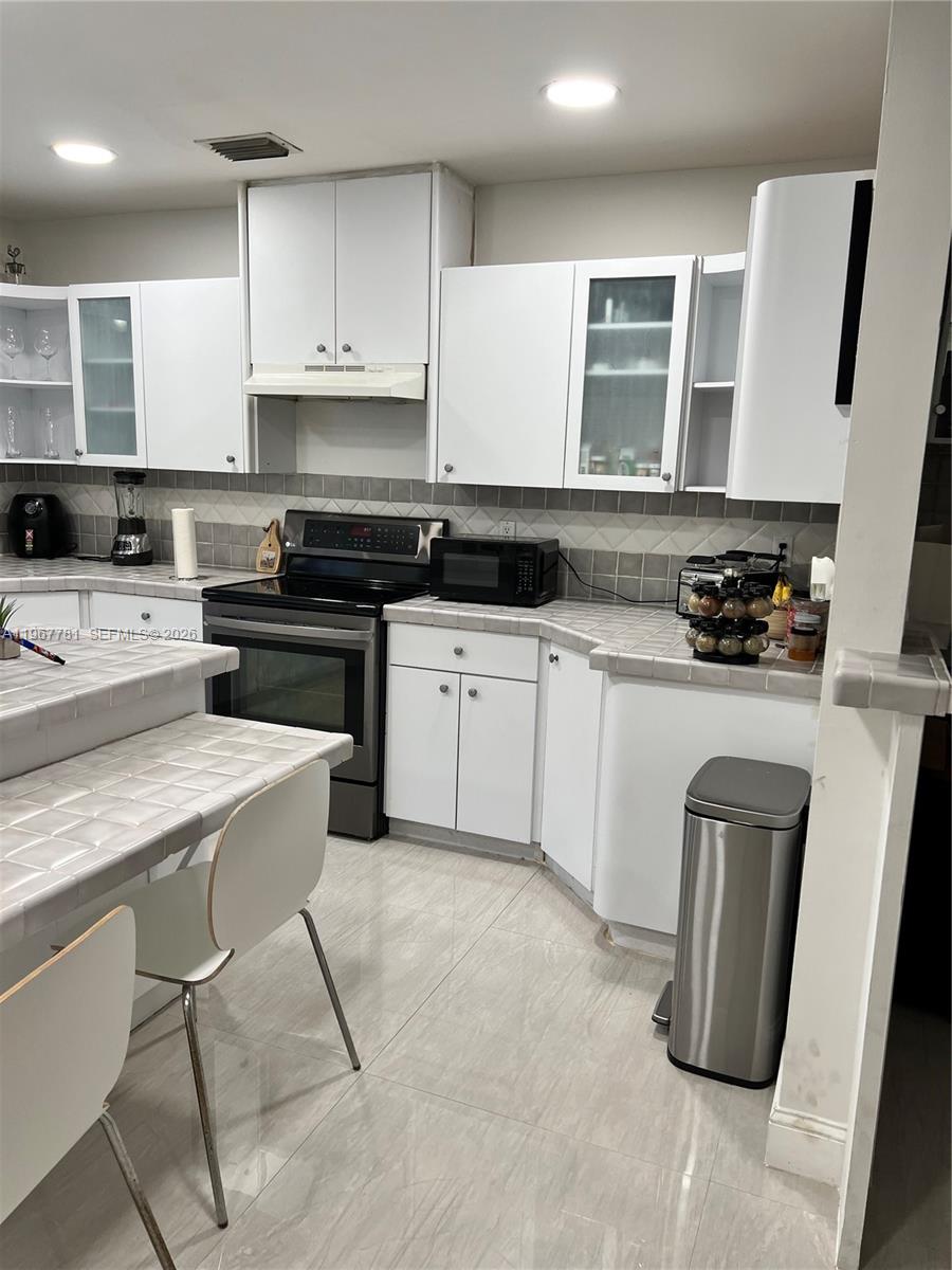 6284 SW 26th St Miami, FL 33155