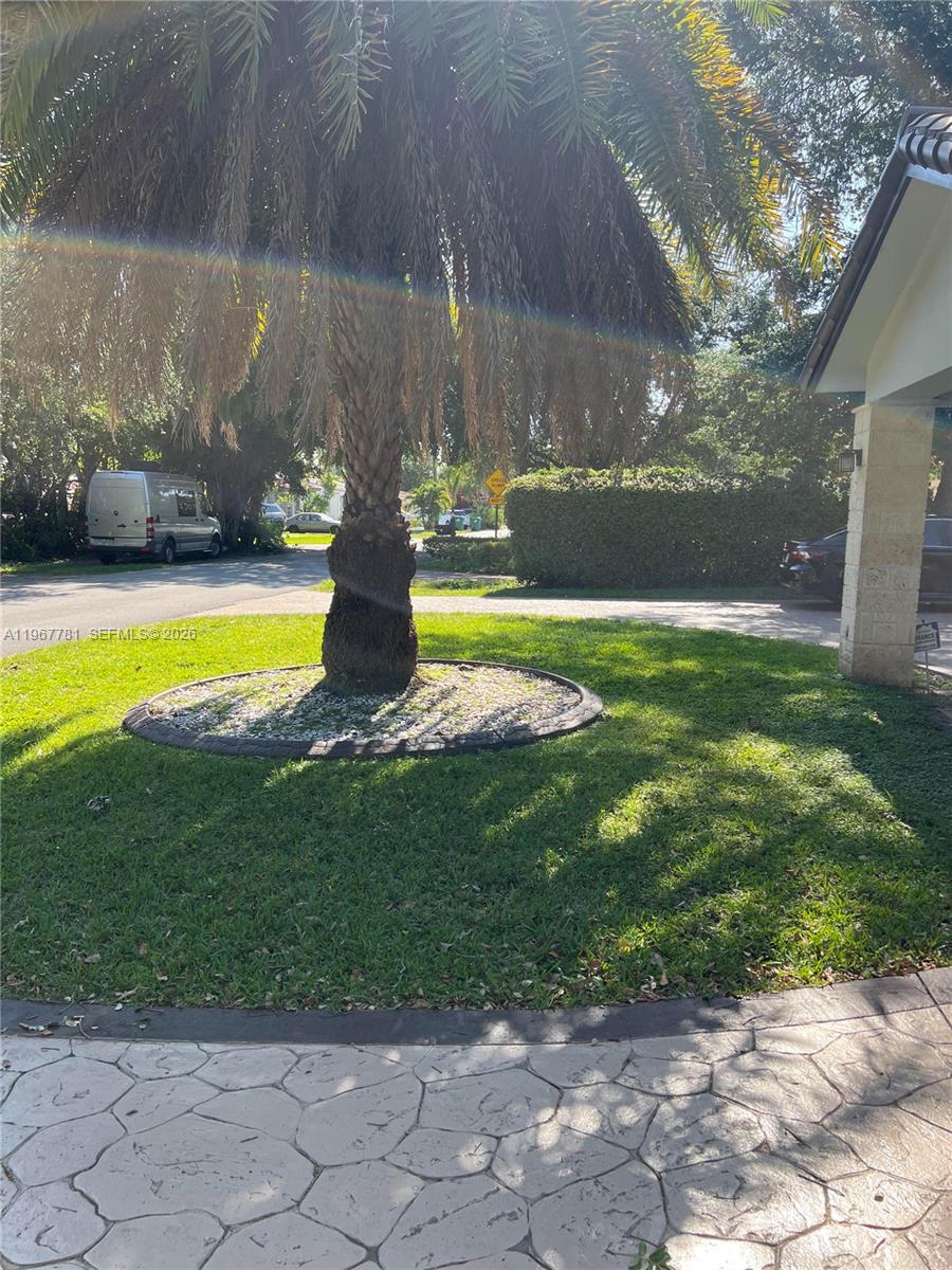 6284 SW 26th St Miami, FL 33155