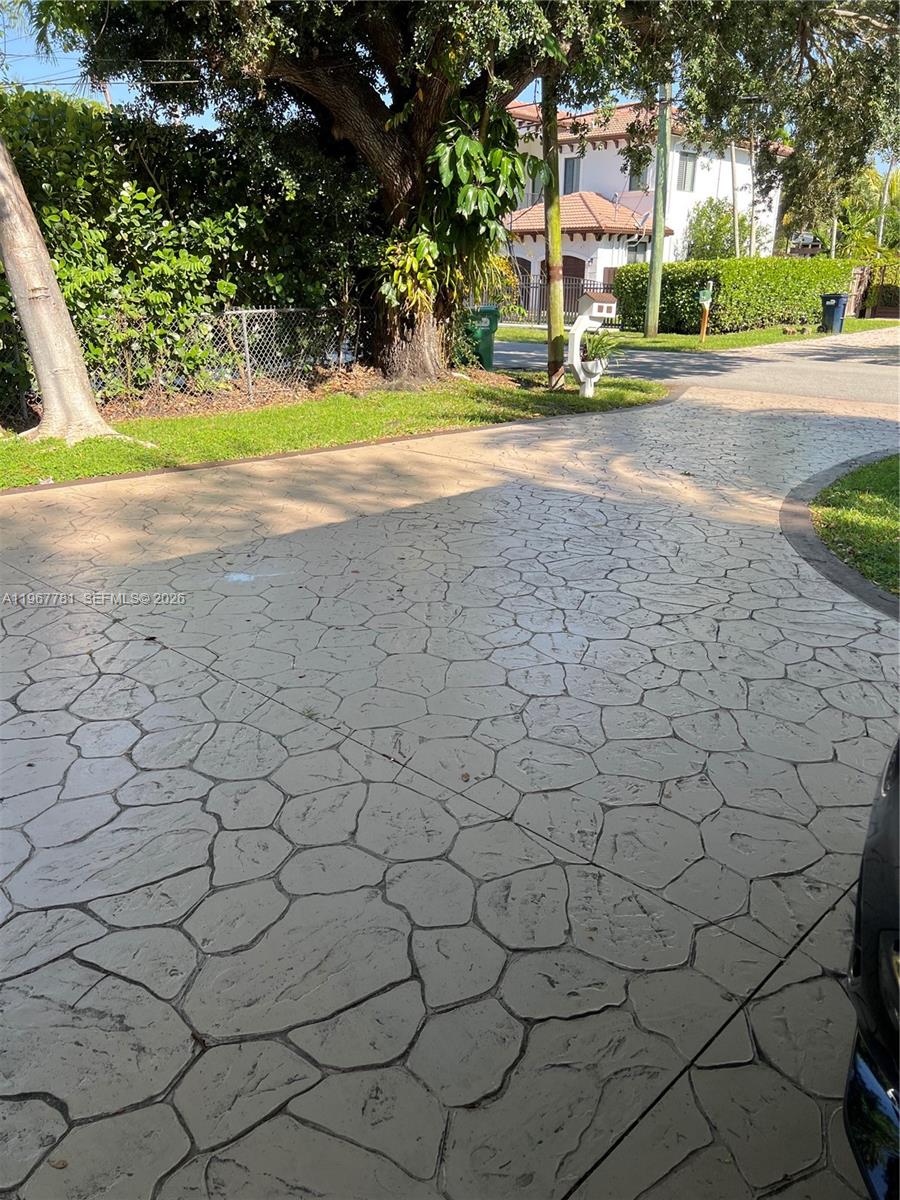 6284 SW 26th St Miami, FL 33155