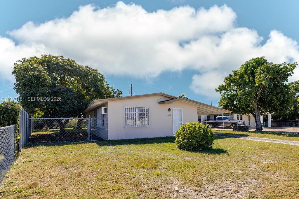 670 SE 1st St Hialeah, FL 33010