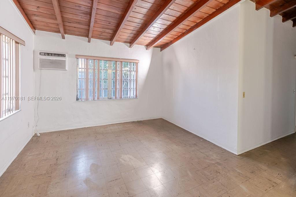 670 SE 1st St Hialeah, FL 33010