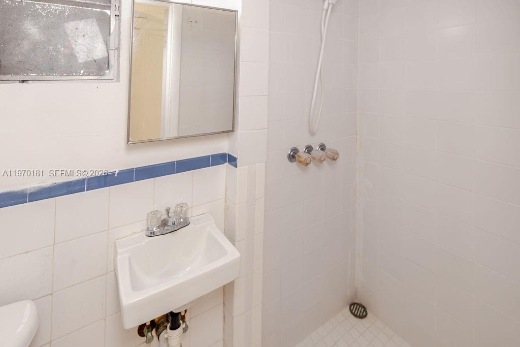 670 SE 1st St Hialeah, FL 33010