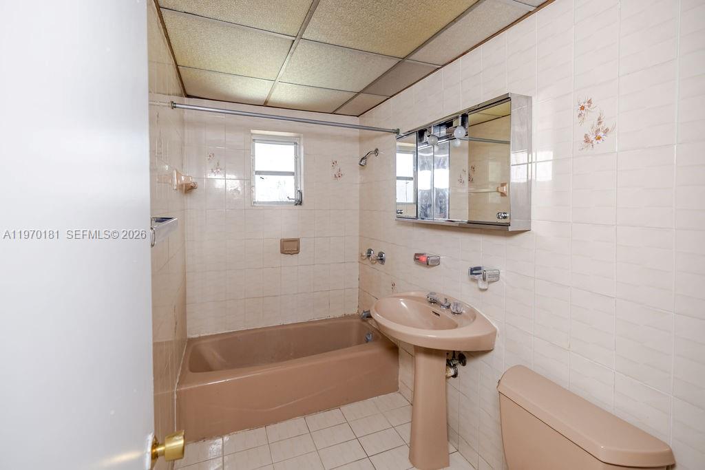 670 SE 1st St Hialeah, FL 33010