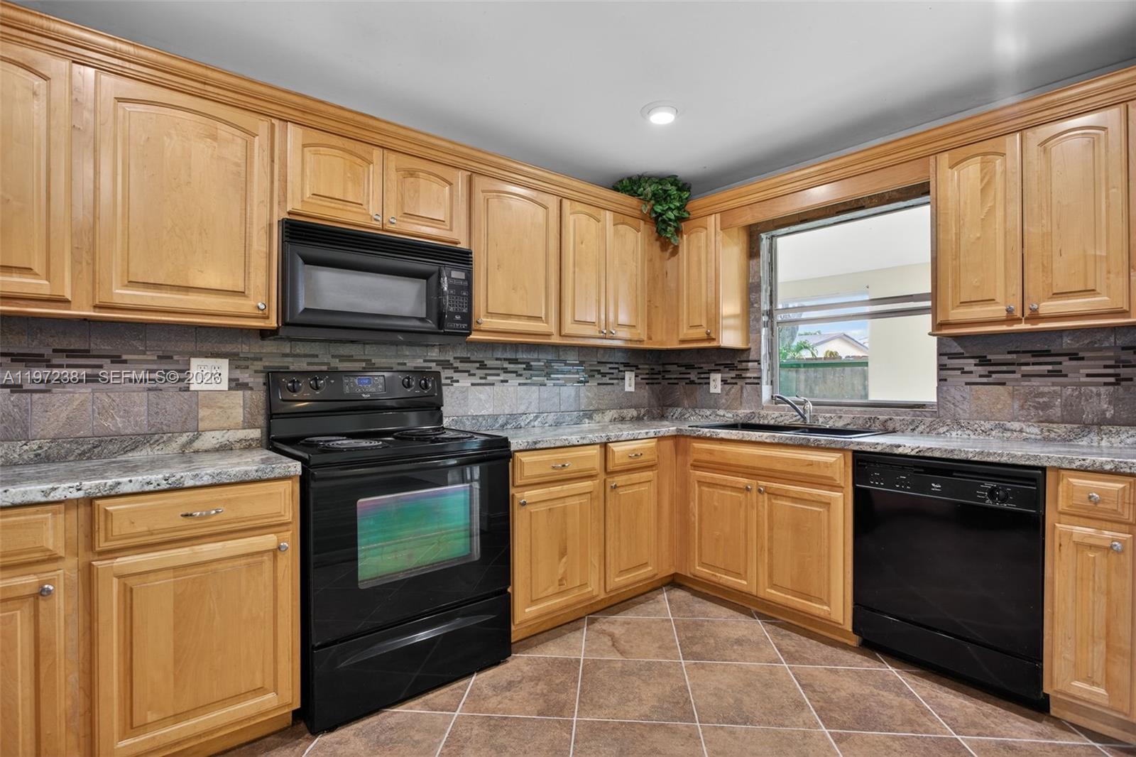 6533 NW 1st St Margate, FL 33063