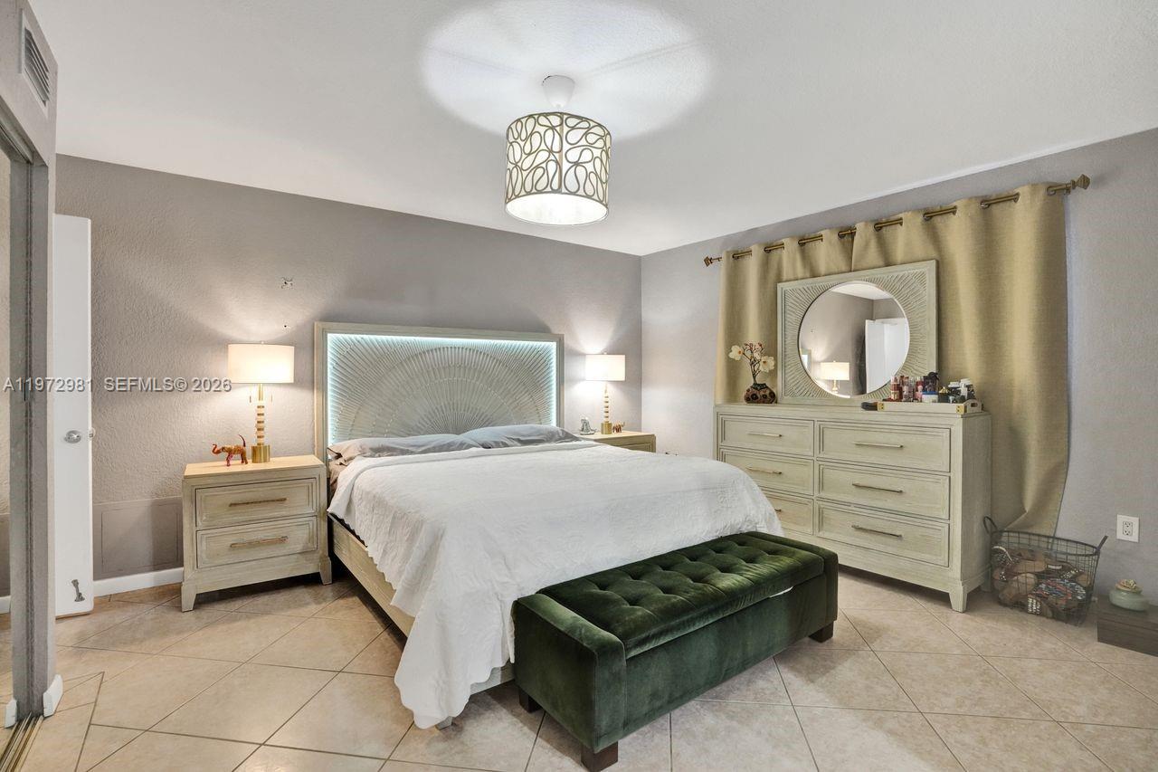 3665 NE 167th St #208 North Miami Beach, FL 33160