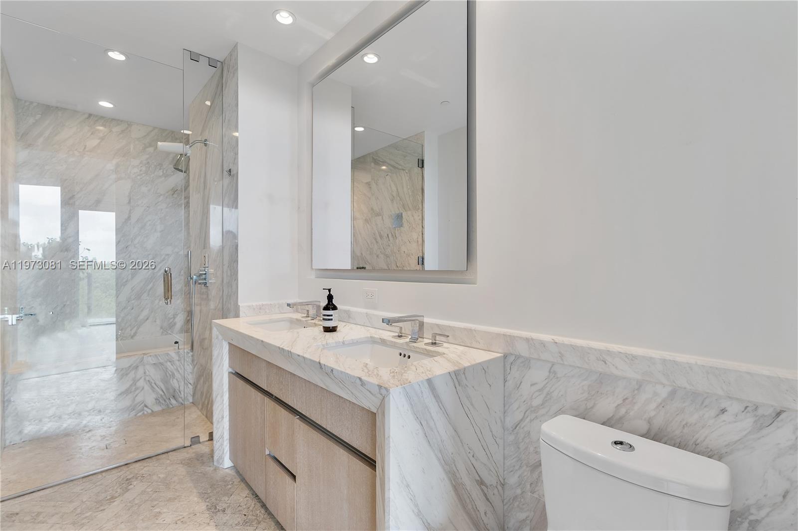 2831 S Bayshore Dr #707 Miami, FL 33133