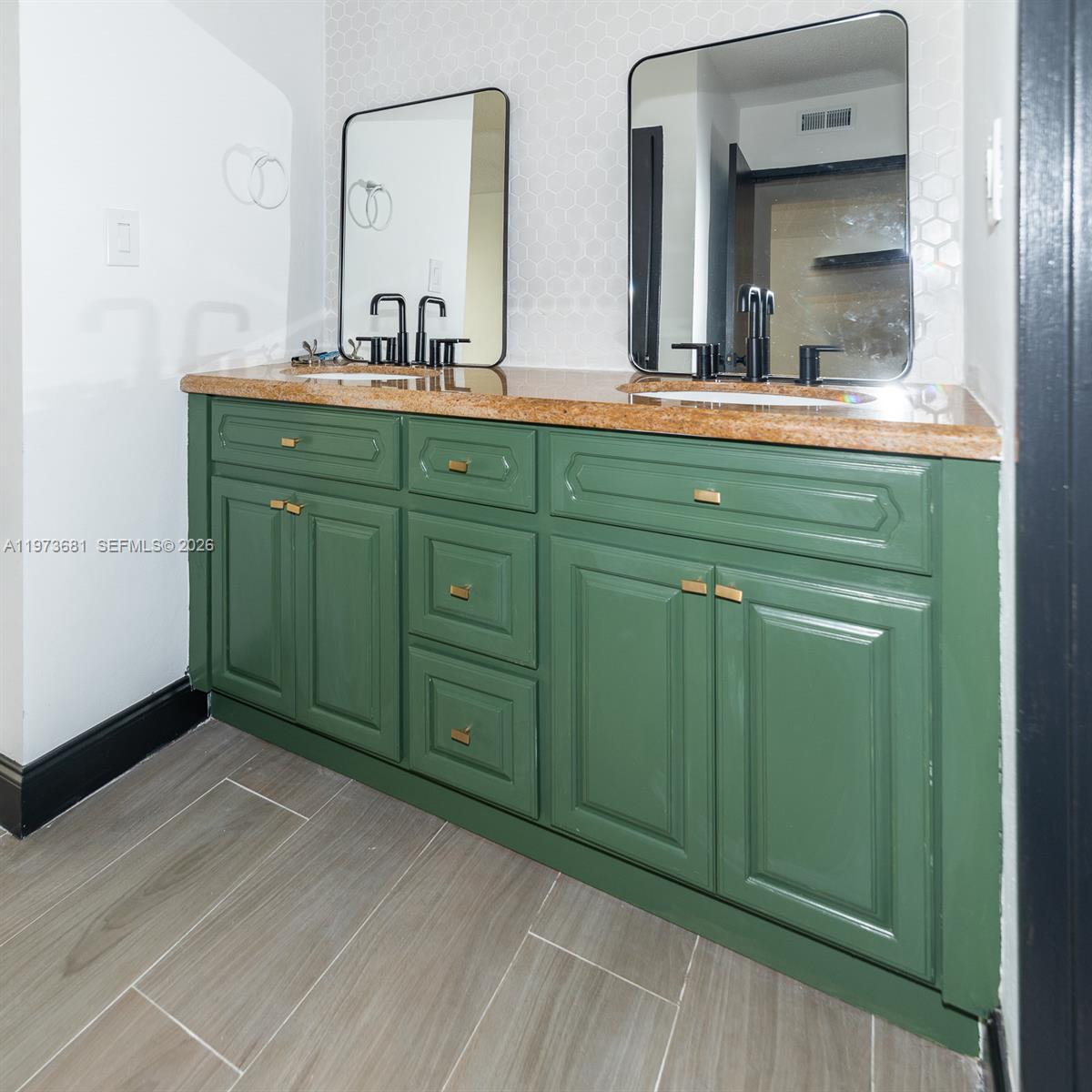 9225 Collins Ave #1010 Surfside, FL 33154