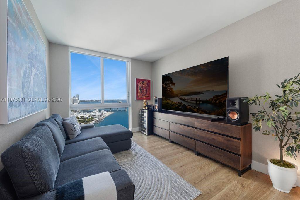 335 S Biscayne Blvd #3012 Miami, FL 33131