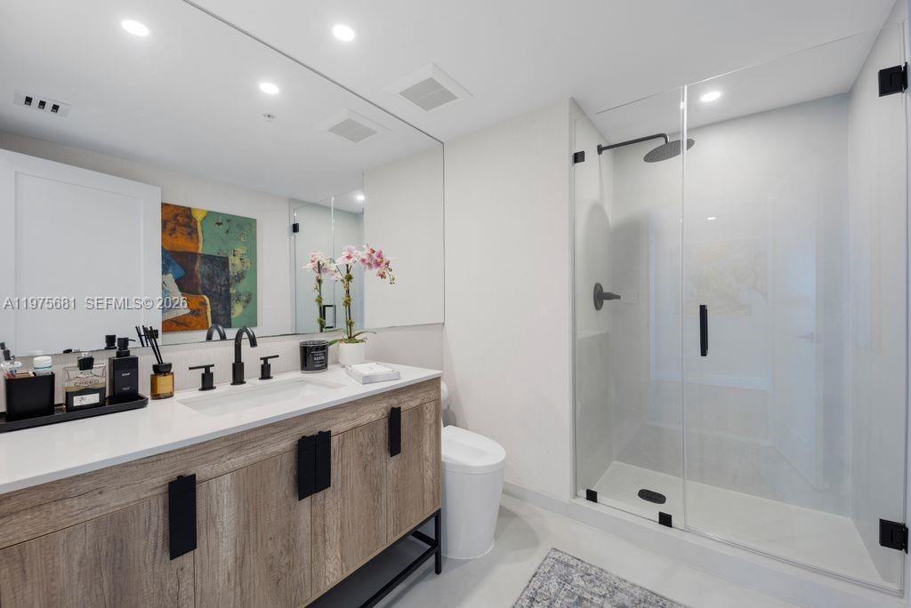 335 S Biscayne Blvd #3012 Miami, FL 33131