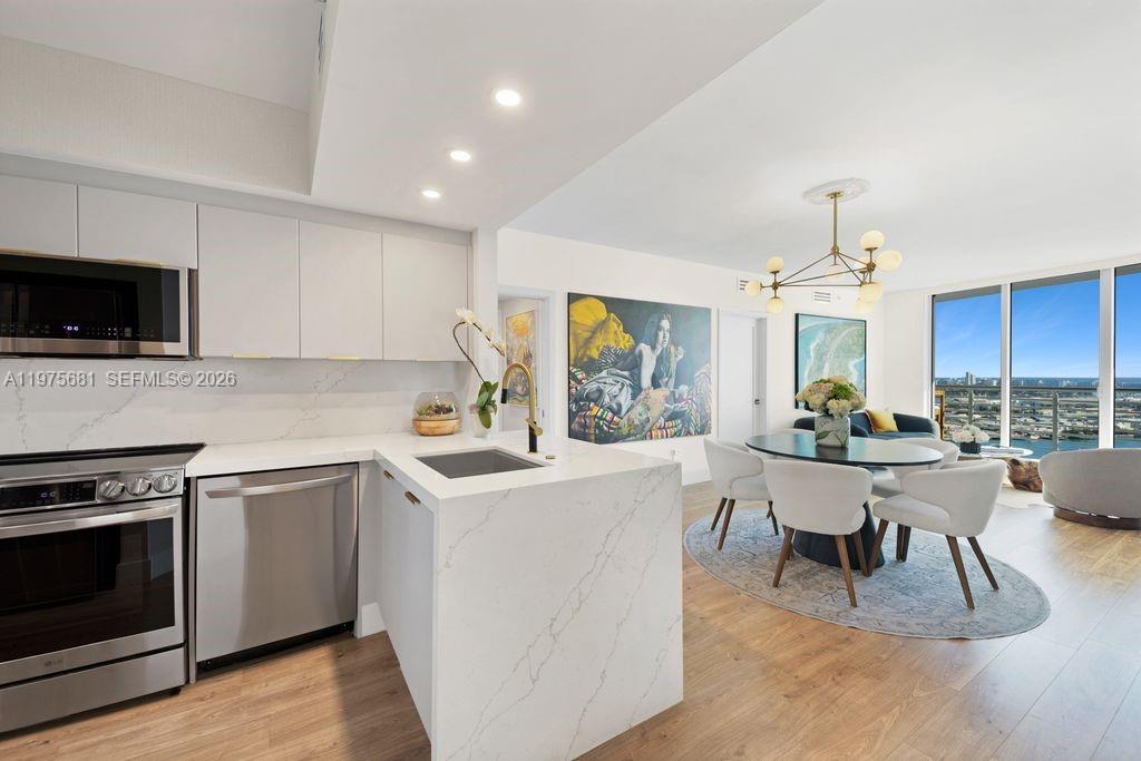 335 S Biscayne Blvd #3012 Miami, FL 33131