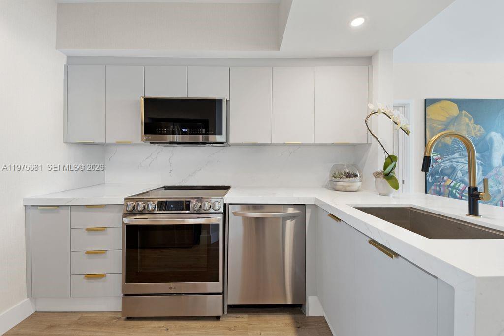 335 S Biscayne Blvd #3012 Miami, FL 33131