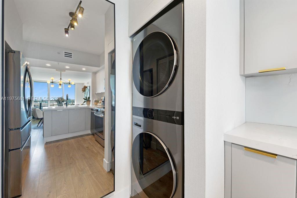 335 S Biscayne Blvd #3012 Miami, FL 33131