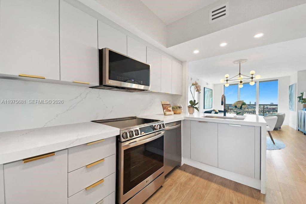 335 S Biscayne Blvd #3012 Miami, FL 33131