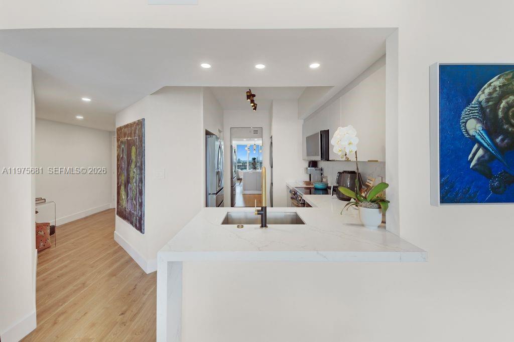 335 S Biscayne Blvd #3012 Miami, FL 33131