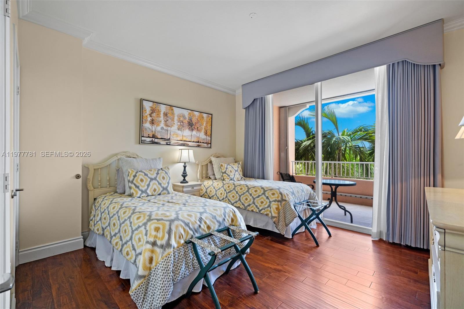 733 Crandon Blvd #405 Key Biscayne, FL 33149