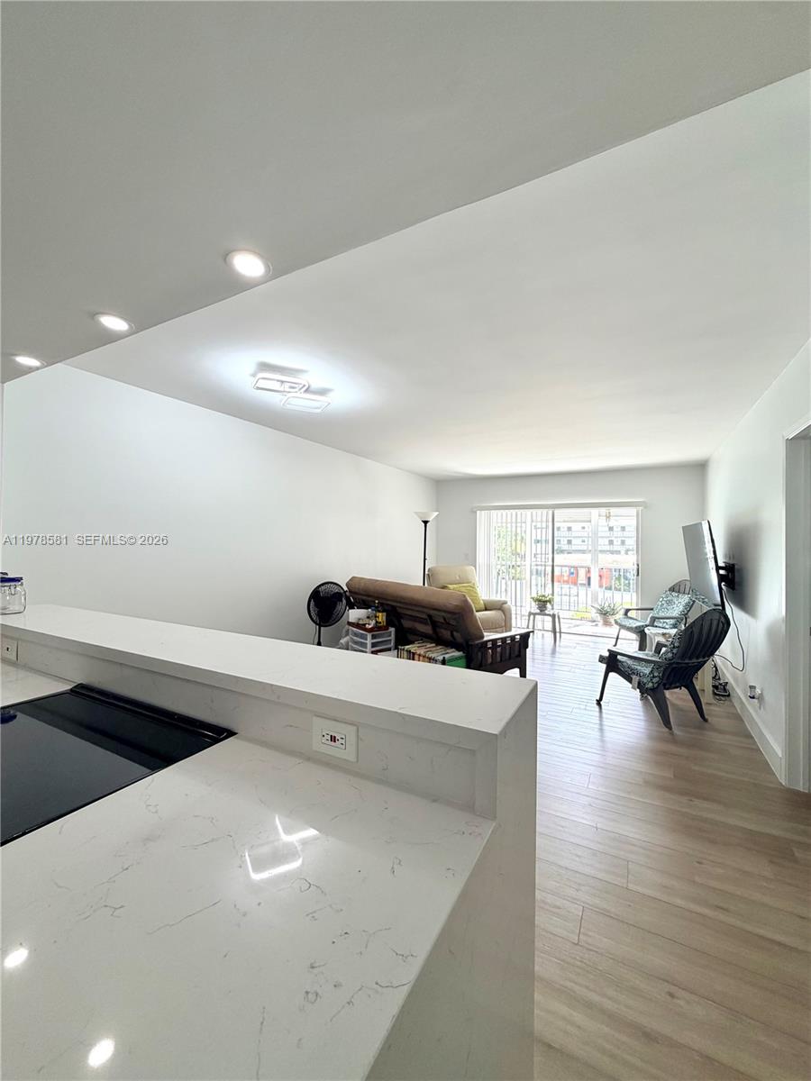 1101 Hillcrest Ct #206 Hollywood, FL 33021