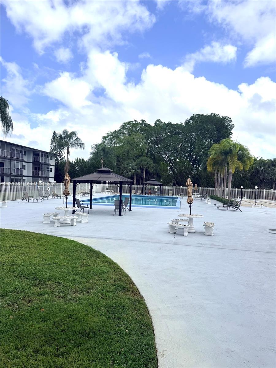 1101 Hillcrest Ct #206 Hollywood, FL 33021