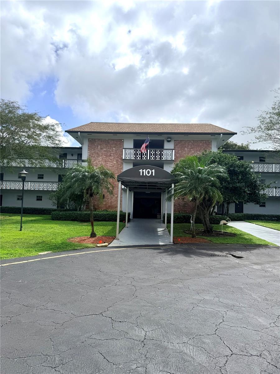 1101 Hillcrest Ct #206 Hollywood, FL 33021