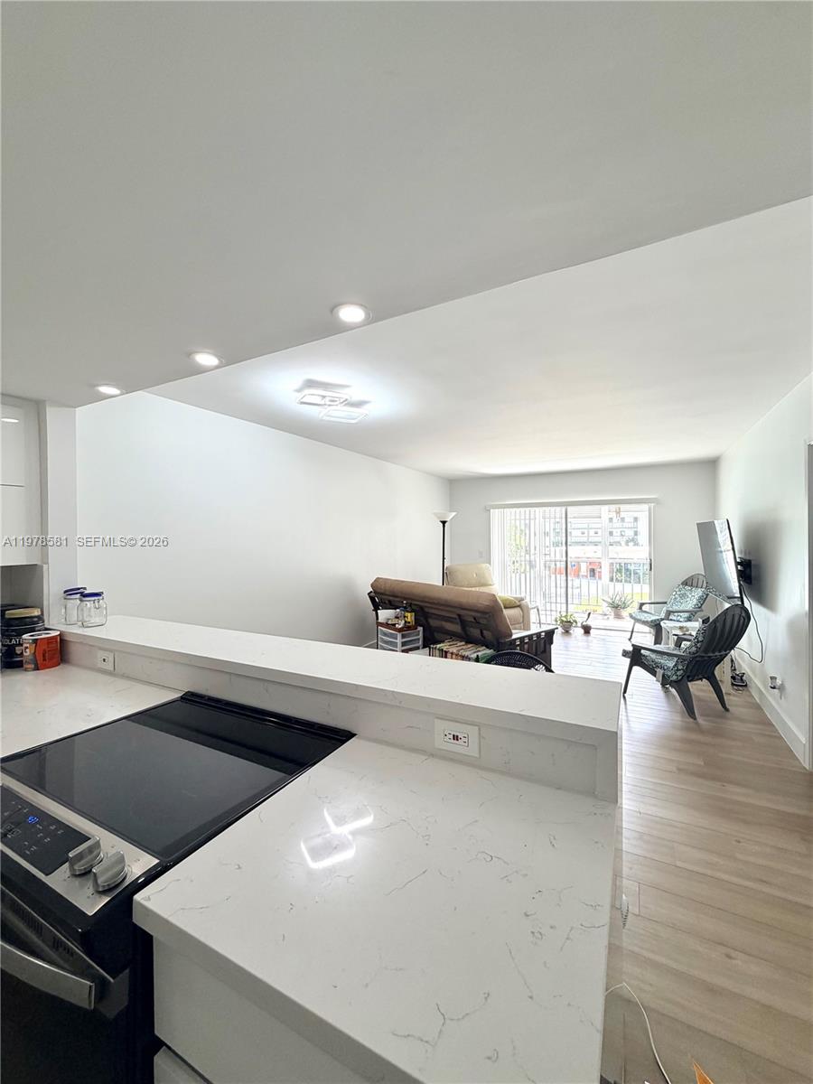 1101 Hillcrest Ct #206 Hollywood, FL 33021