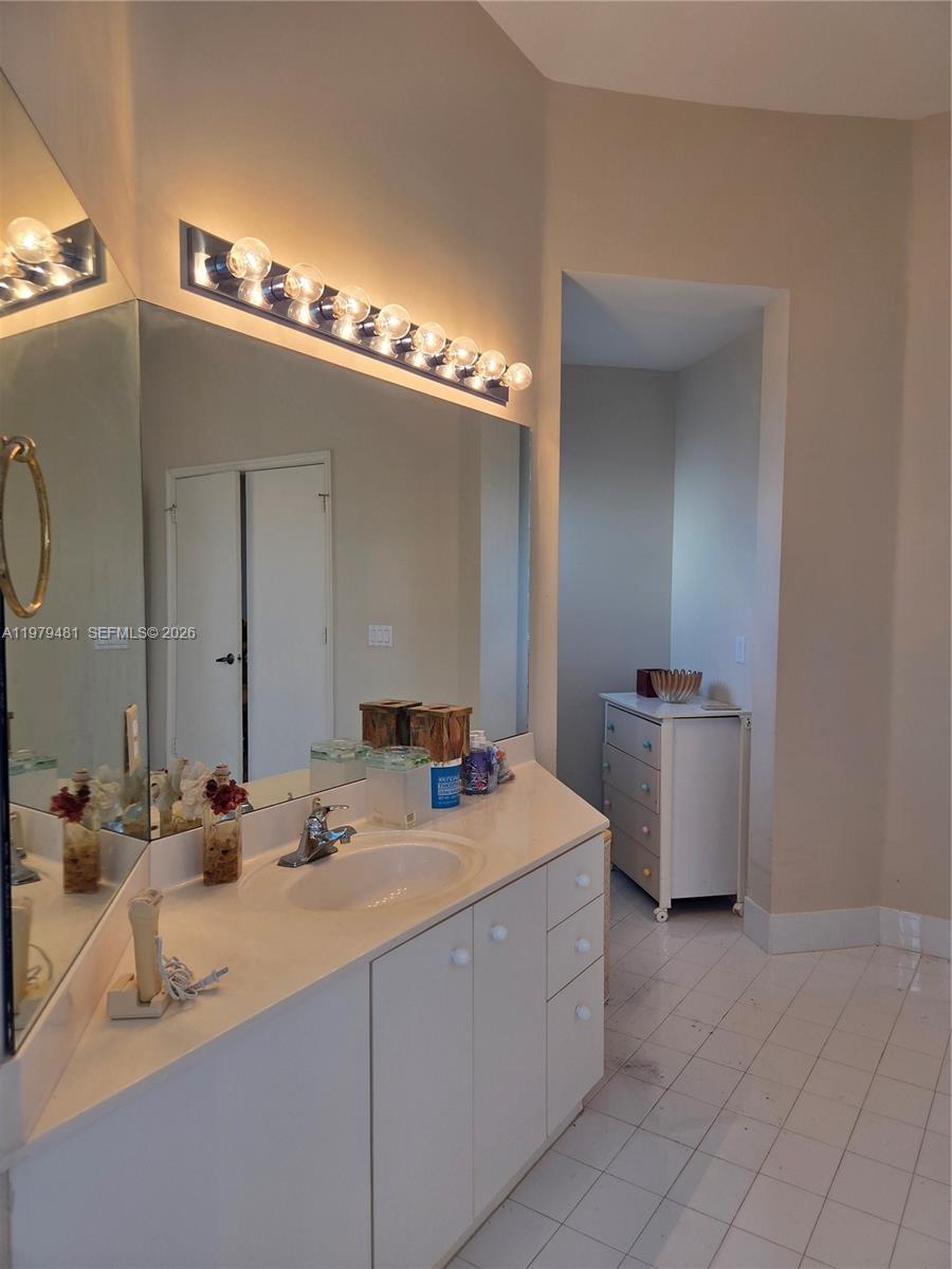 17594 SW 12th St Pembroke Pines, FL 33029