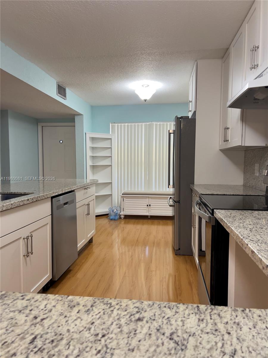 3302 Farragut St #5F