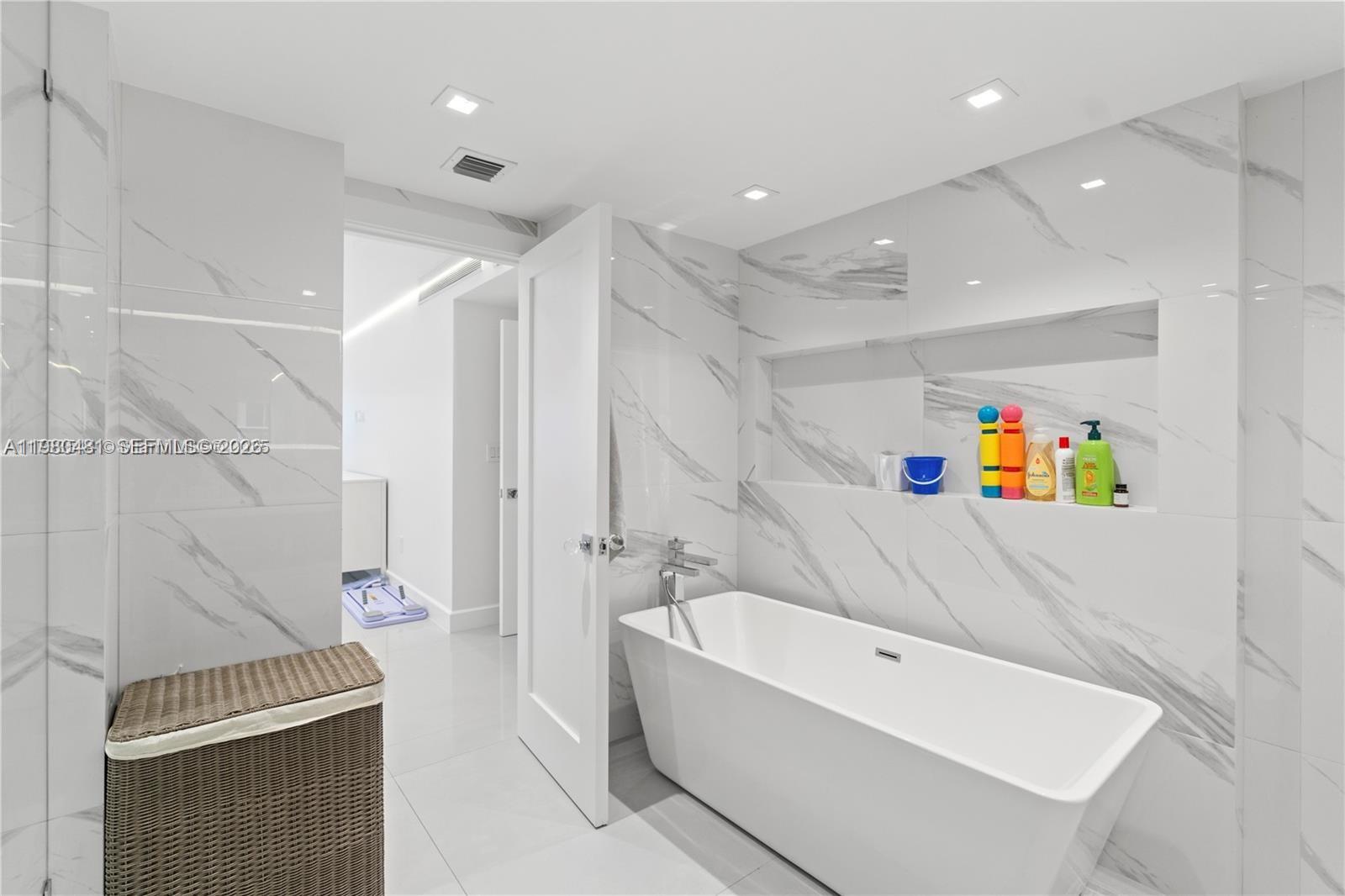 10205 Collins Ave #608 Bal Harbour, FL 33154