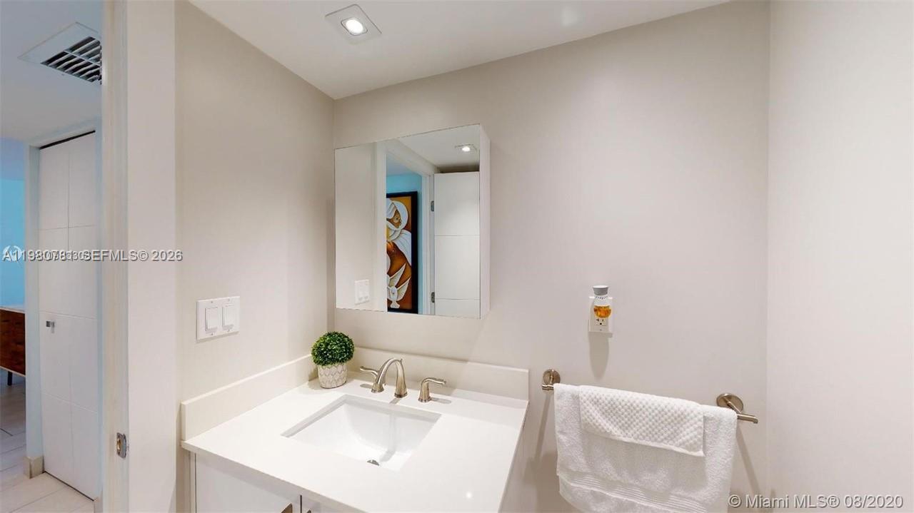 6039 Collins Ave #1223 Miami Beach, FL 33140