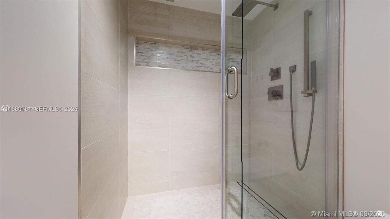 6039 Collins Ave #1223 Miami Beach, FL 33140