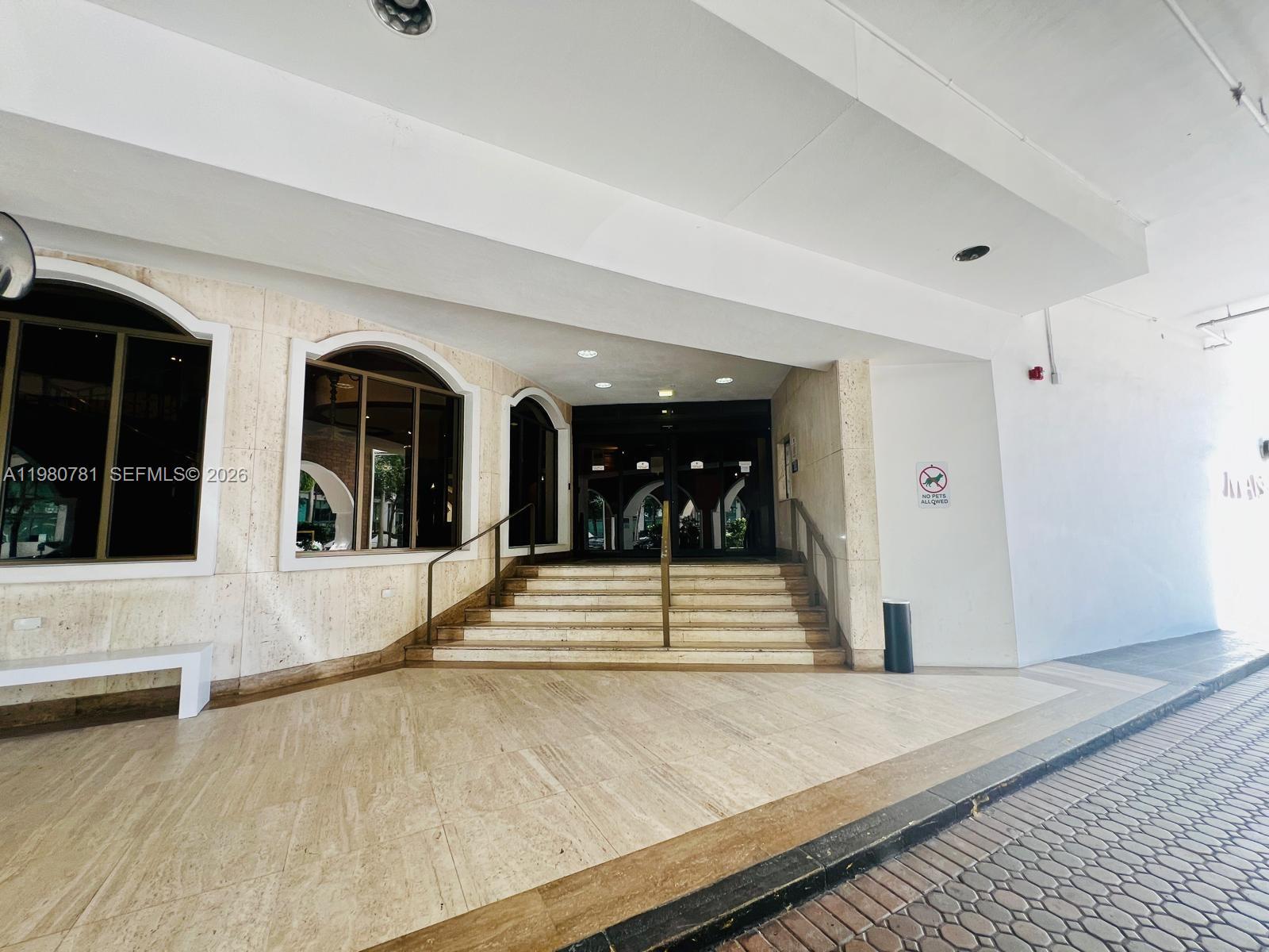 6039 Collins Ave #1223 Miami Beach, FL 33140