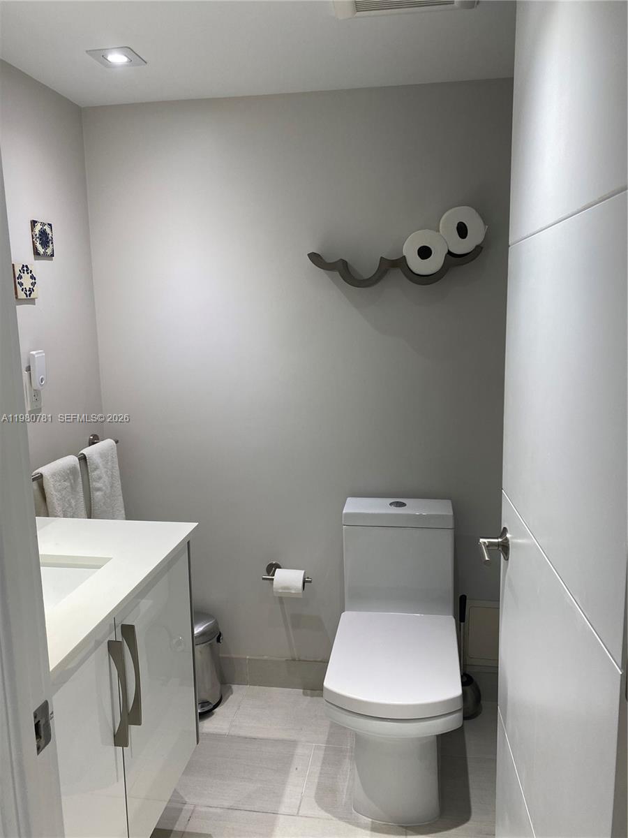 6039 Collins Ave #1223 Miami Beach, FL 33140