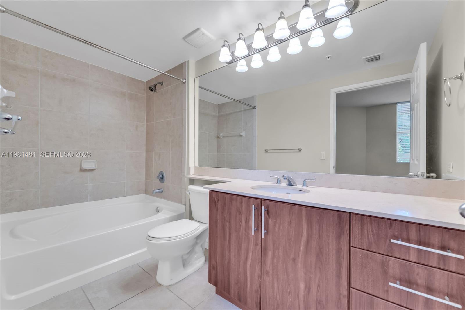 2421 NE 65th St #403 Fort Lauderdale, FL 33308