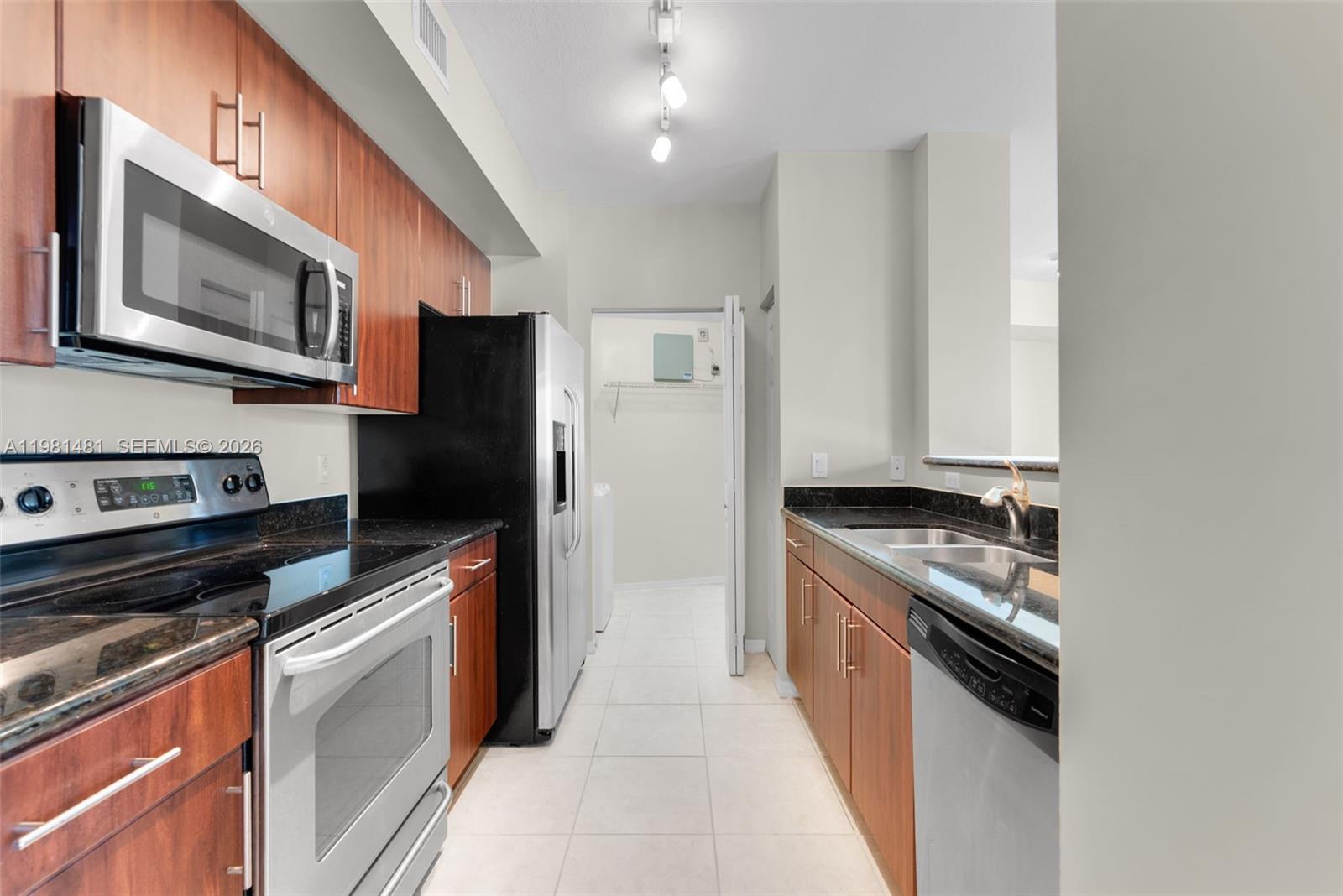 2421 NE 65th St #403 Fort Lauderdale, FL 33308